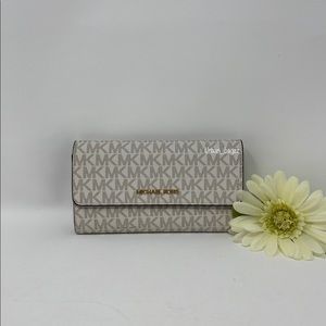 Michael Kors JST Large Trifold Wallet